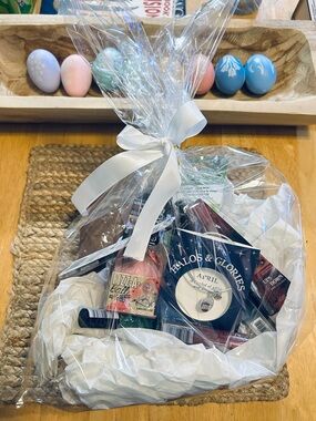 🎉Gift Basket with Assorted Beauty Items in Clear Wrap🎉